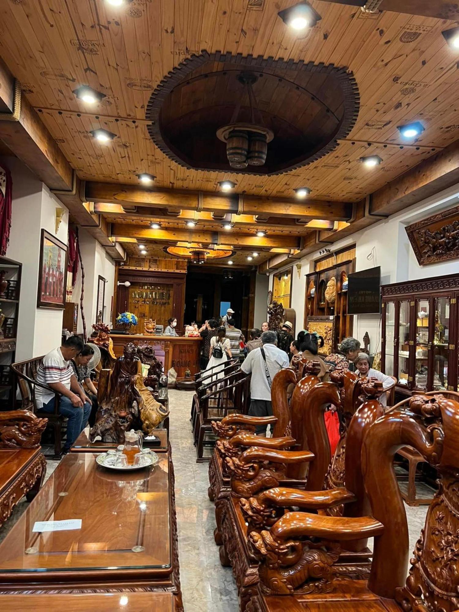 Hoang Khiem Hotel Pleiku Extérieur photo