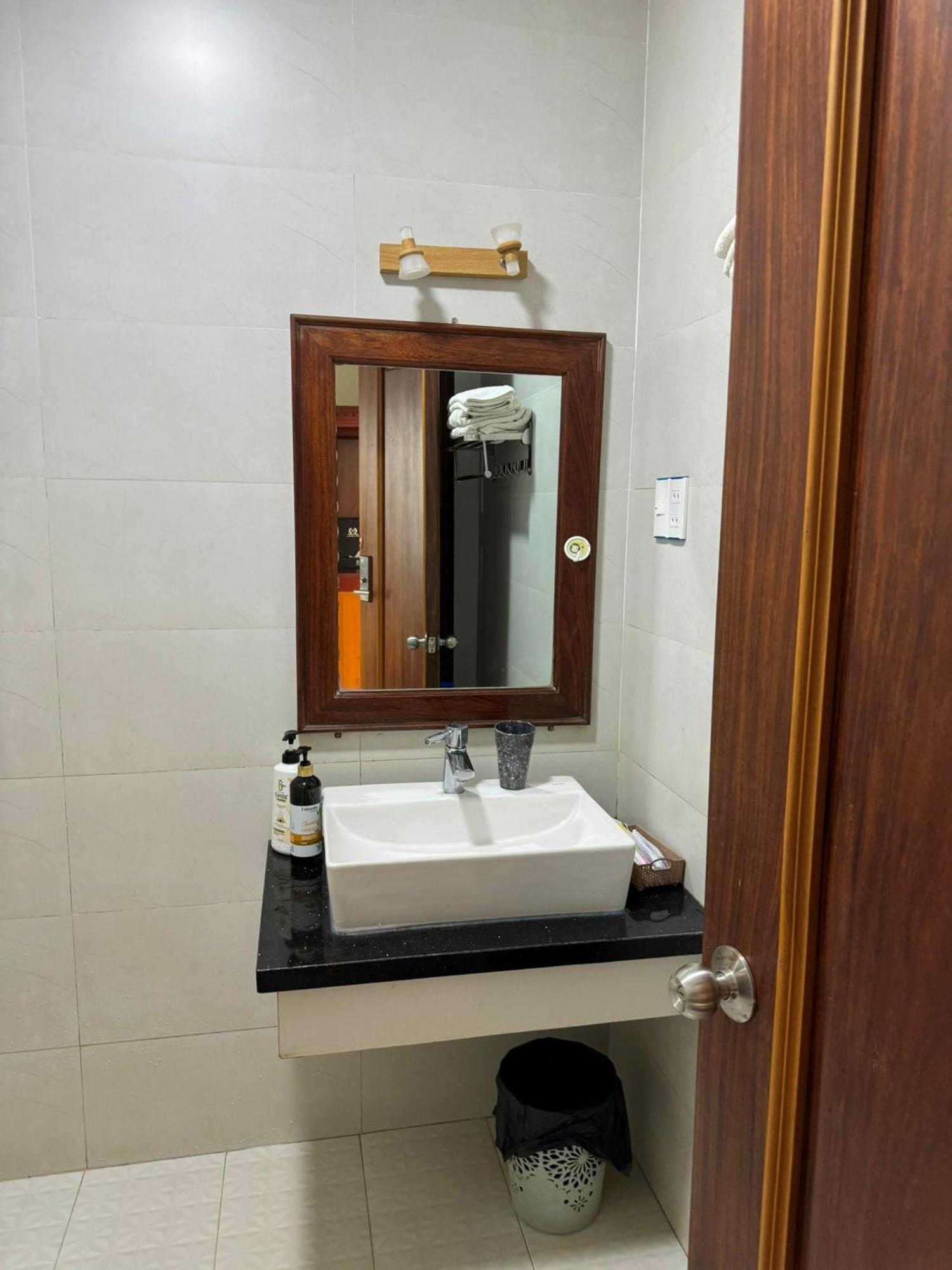 Hoang Khiem Hotel Pleiku Extérieur photo